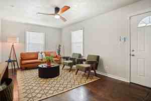 featured image of 912 W Comanche St