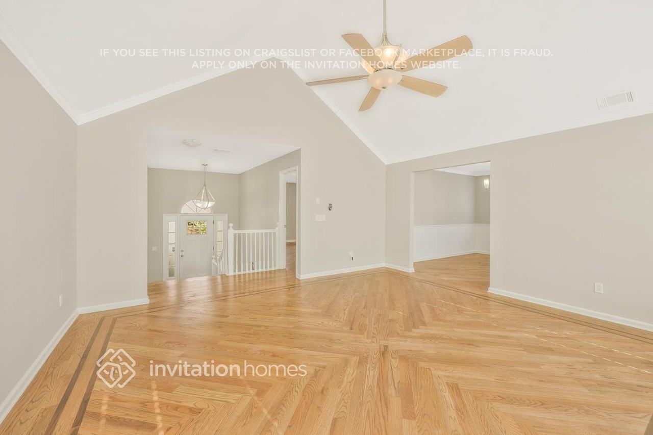 1124 White Mountain Ln - Photo 3 of 27