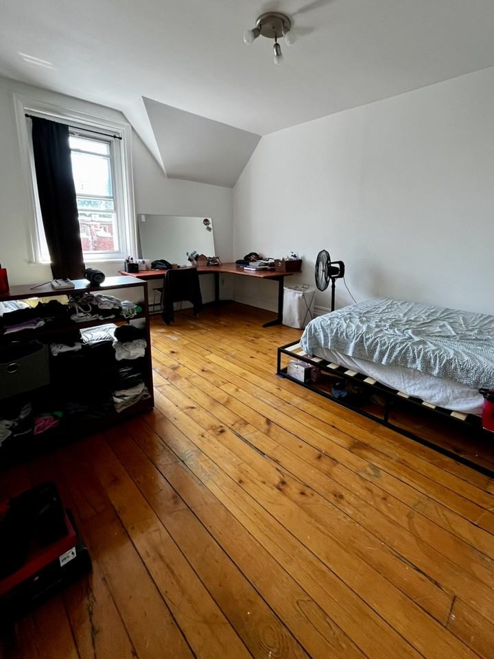 3819 Av Coloniale - Photo 2 of 11