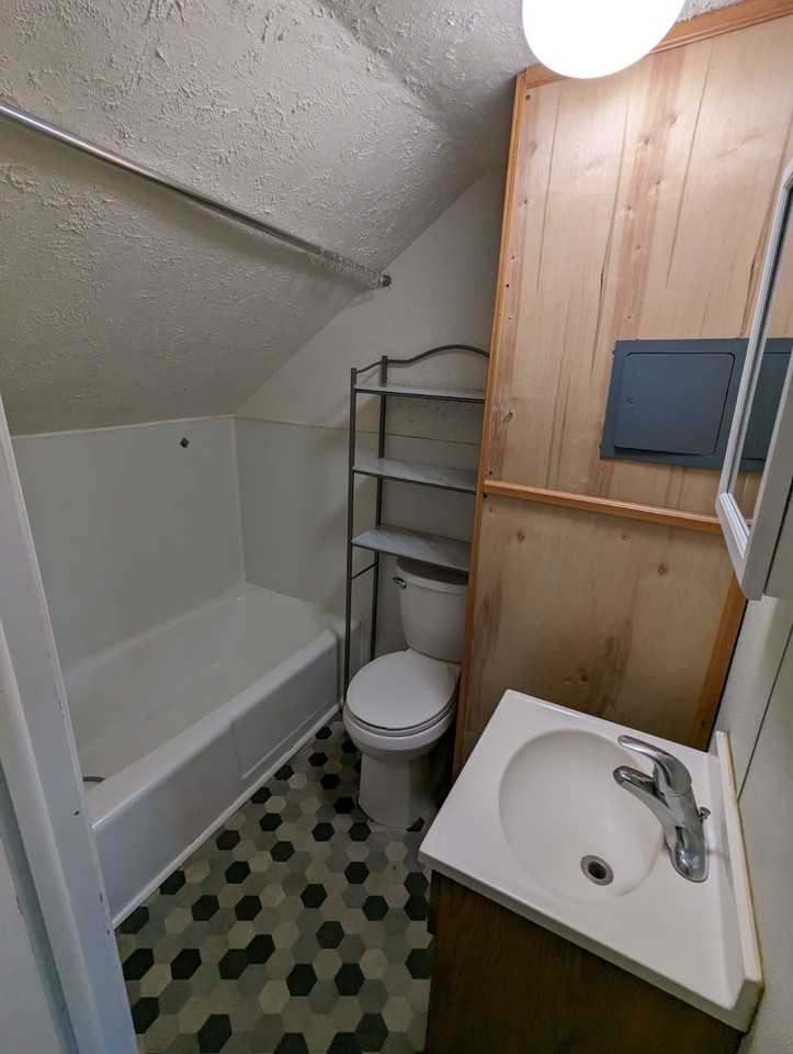 214C Jackson St - Photo 2 of 5