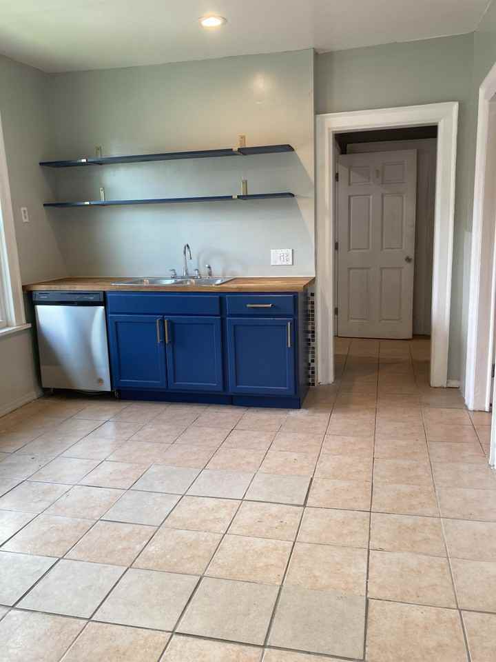 232 Dewitt St #2 - Photo 3 of 5