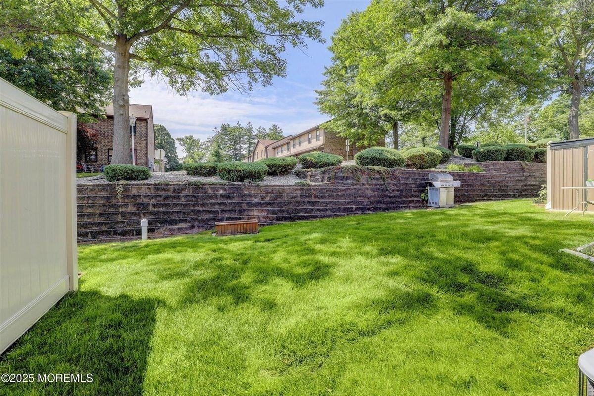 95 Village Green Ct - Photo 3 of 3