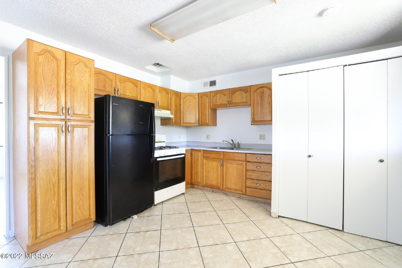 1304 E Copper St - Photo 2 of 7