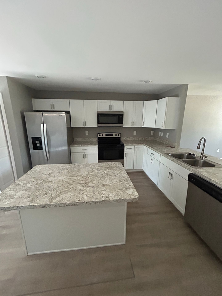 1314 W Highland St - Photo 3 of 8