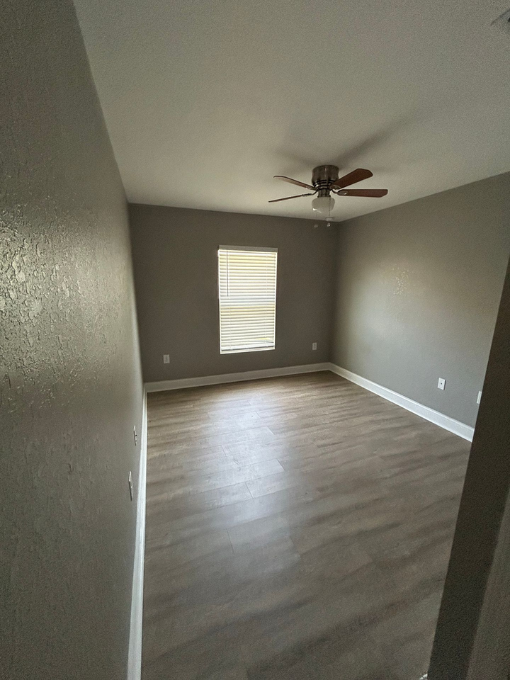 1314 W Highland St - Photo 4 of 8