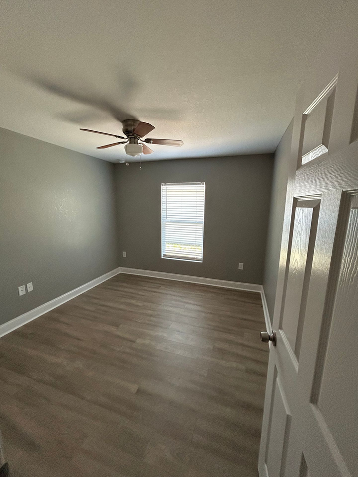 1314 W Highland St - Photo 5 of 8