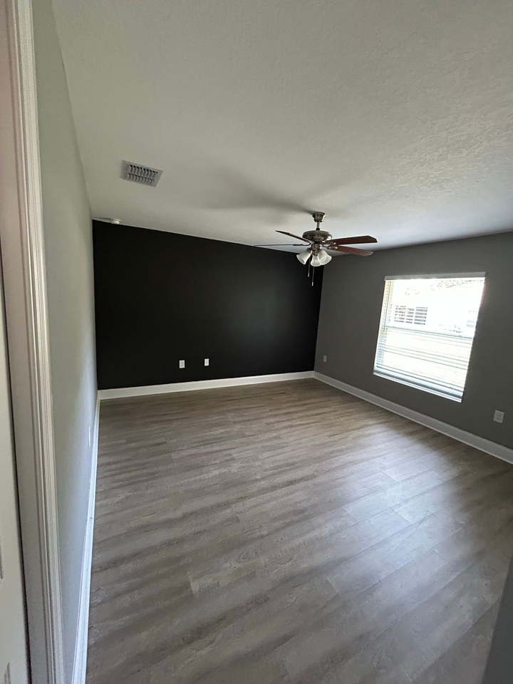 1314 W Highland St - Photo 7 of 8