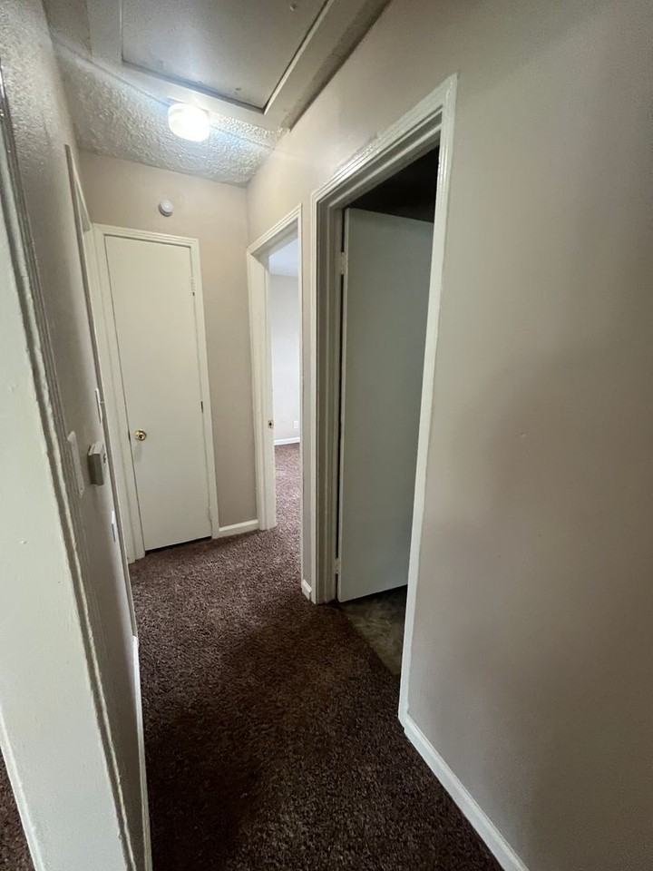 4319 Standish Dr - Photo 6 of 10