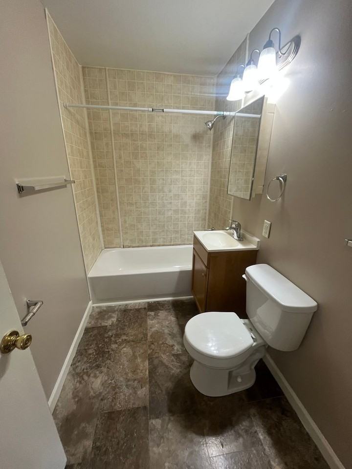 4319 Standish Dr - Photo 7 of 10
