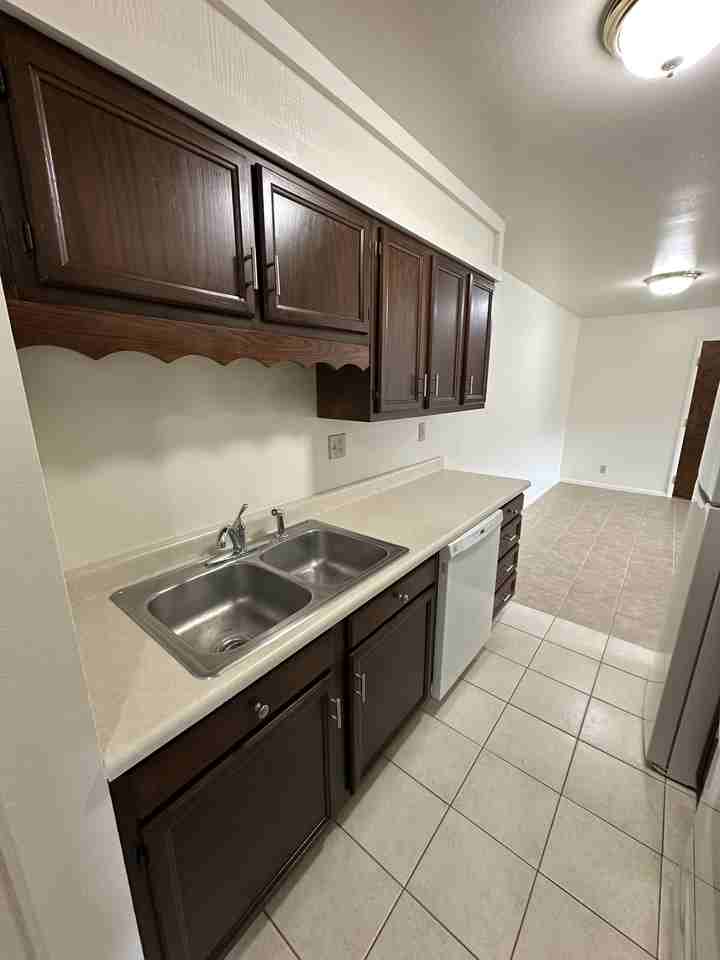 2036 Alderson Ave #6 - Photo 5 of 17