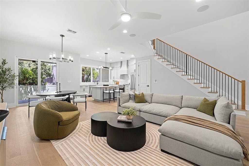 218 N Hesperides St #218 - Photo 3 of 30