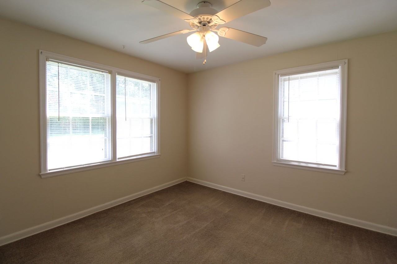 4408 S Parkway Dr - Photo 7 of 9