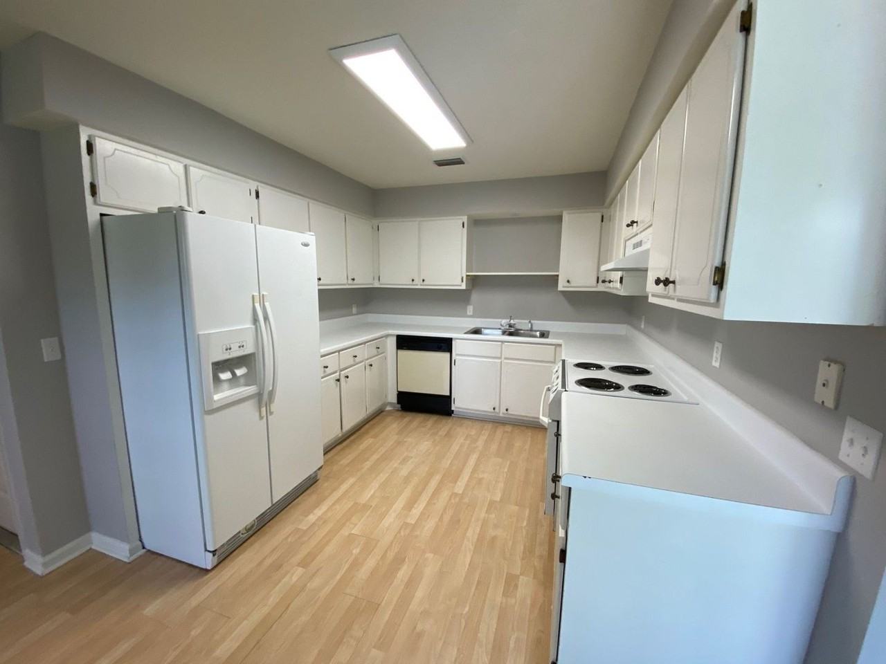 2315 Oakwood St - Photo 2 of 18