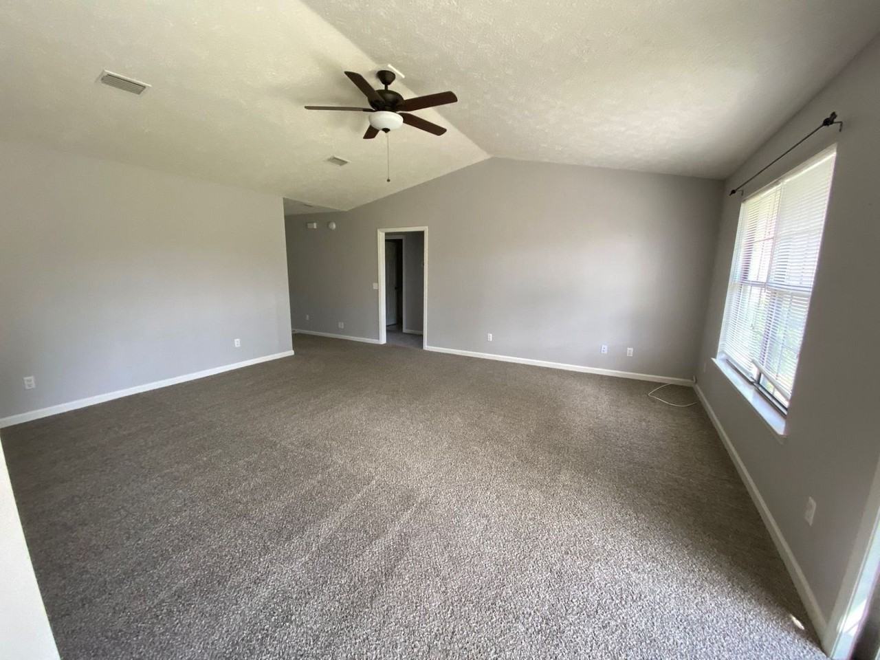 2315 Oakwood St - Photo 3 of 18