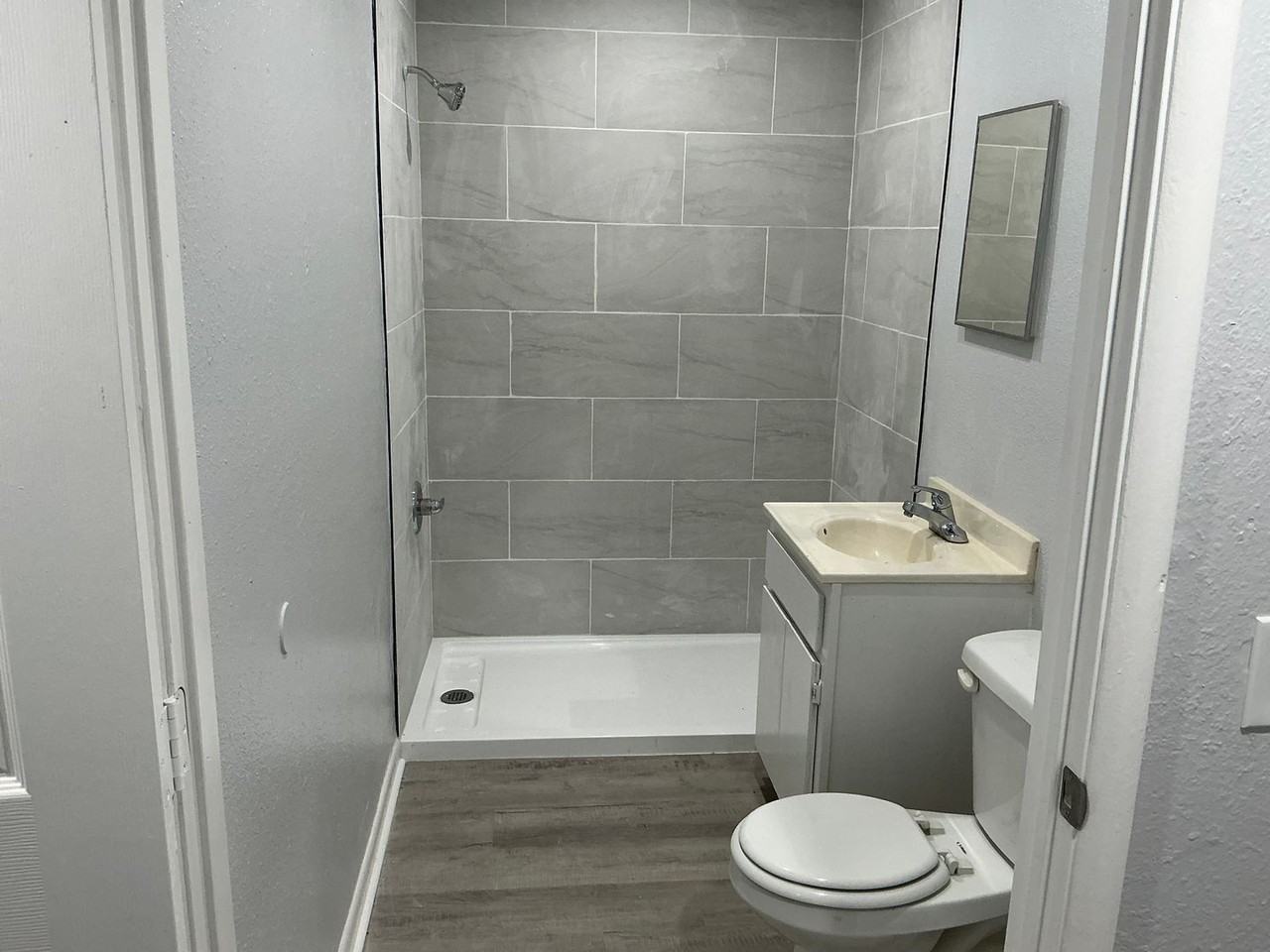 613 E 51st Pl N - Photo 4 of 7