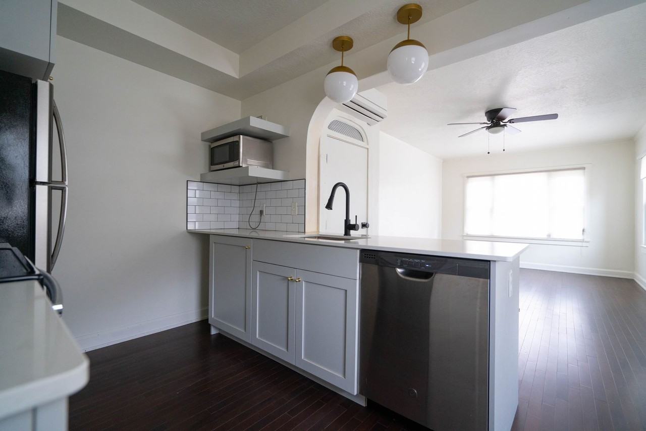 Lady Madonna - Photo 3 of 9