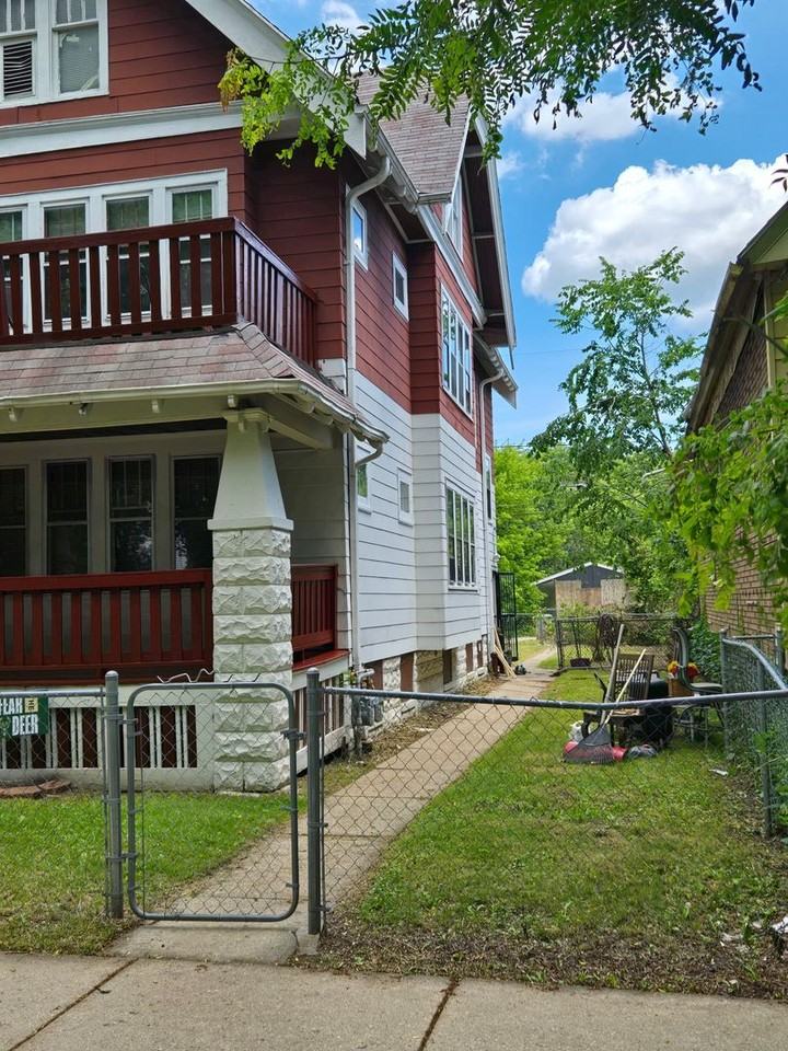 3210 N 12th St - Photo 3 of 14