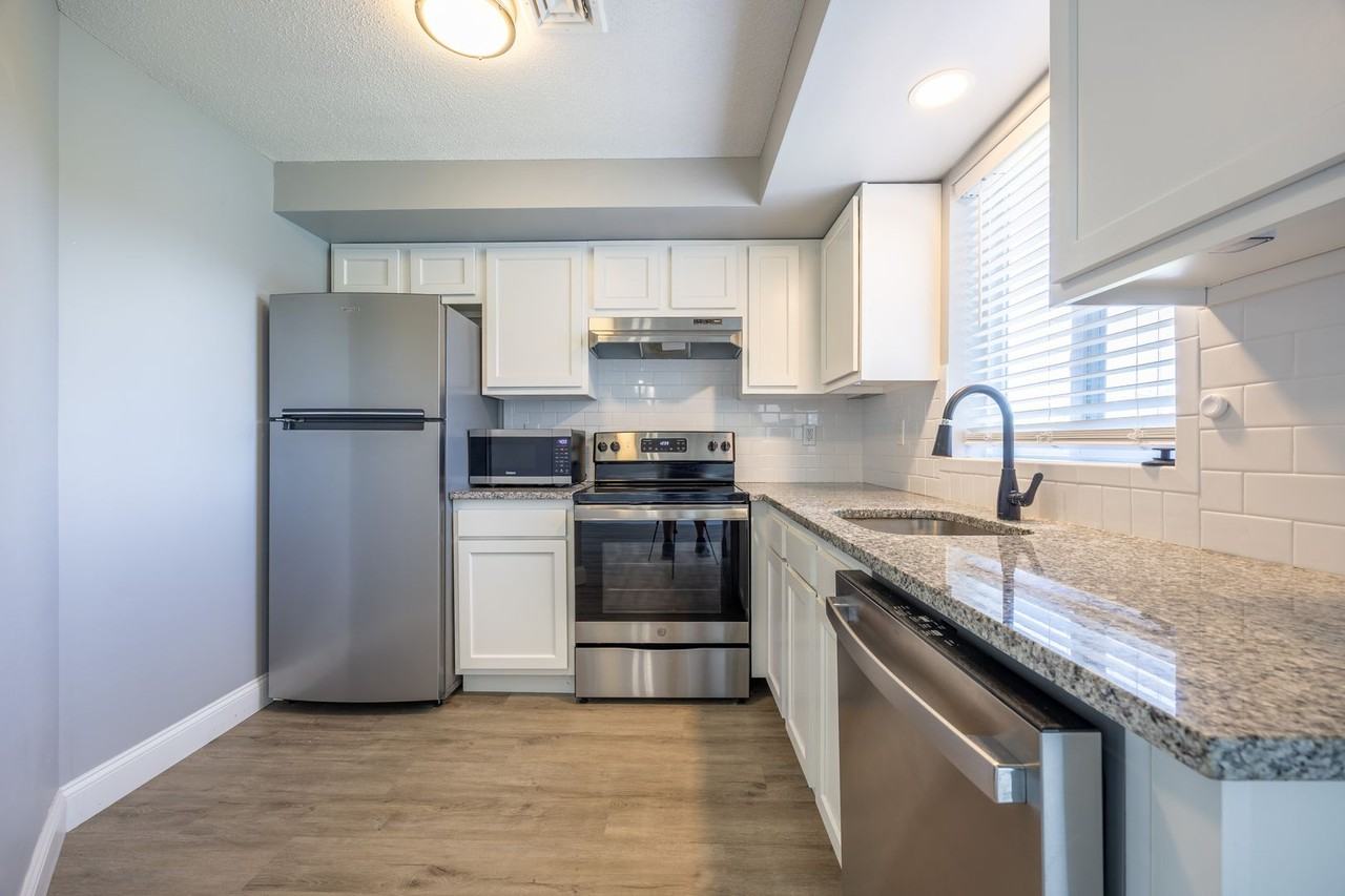 365 Woodford Ave #30 - Photo 2 of 24