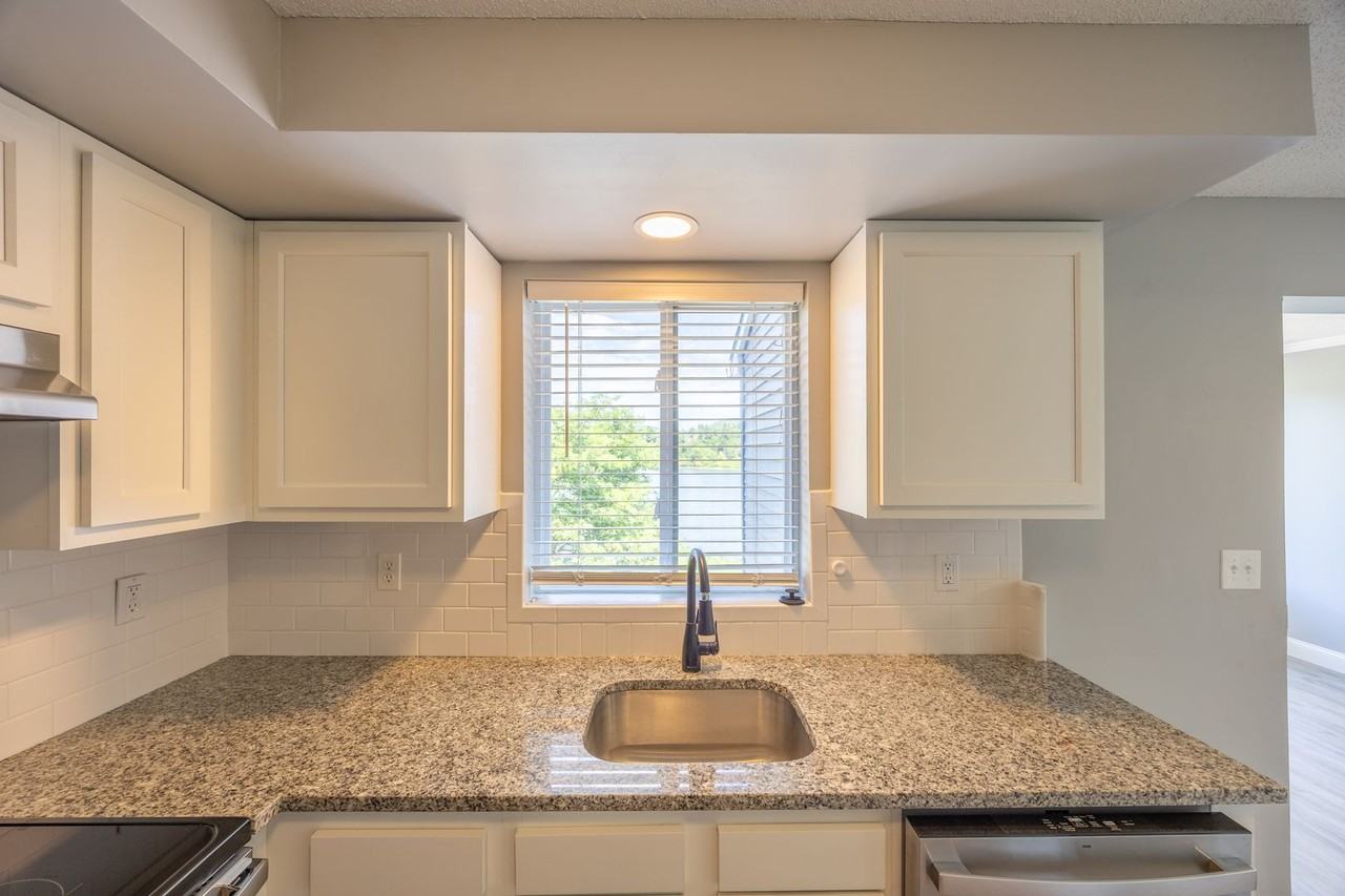 365 Woodford Ave #30 - Photo 3 of 24