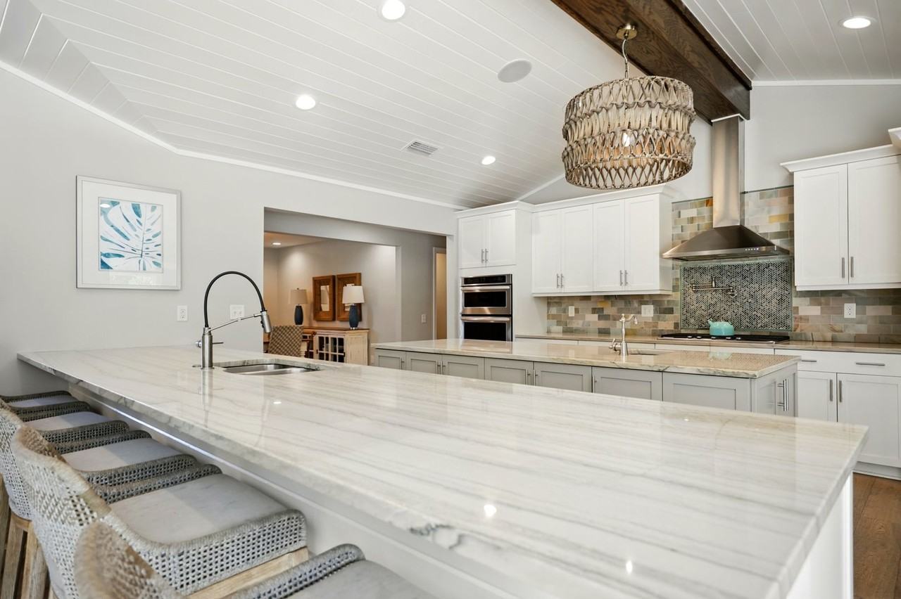 302 Pablo Rd - Photo 4 of 50