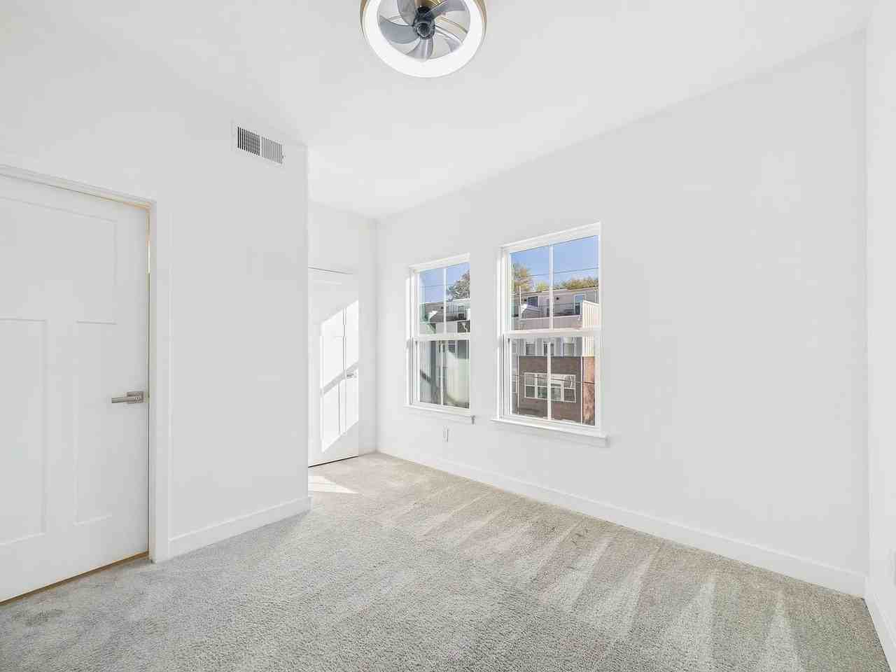 428 E 16th St - Photo 2 of 9