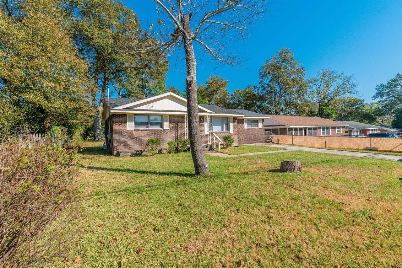 2211 Ruby Dr - Photo 3 of 38