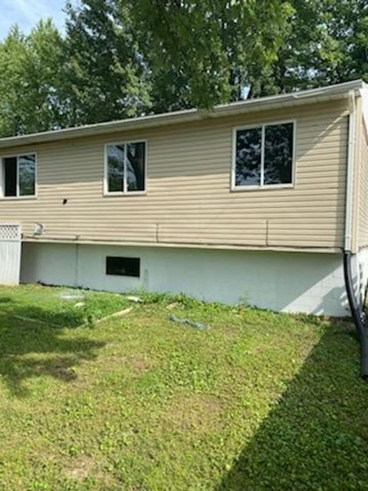 1342 Essex Dr - Photo 2 of 11