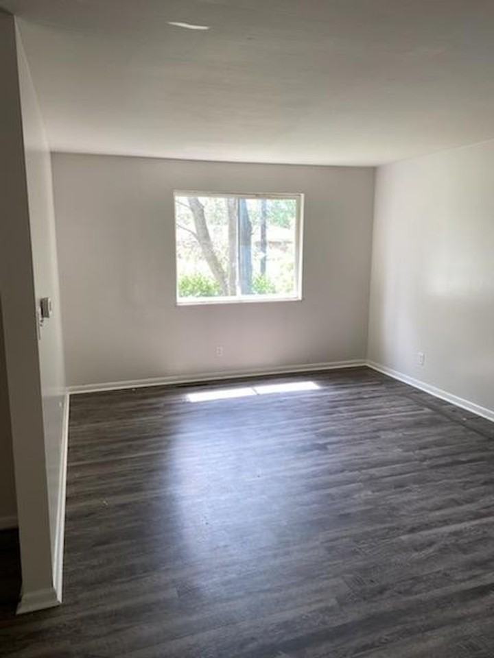 1342 Essex Dr - Photo 3 of 11