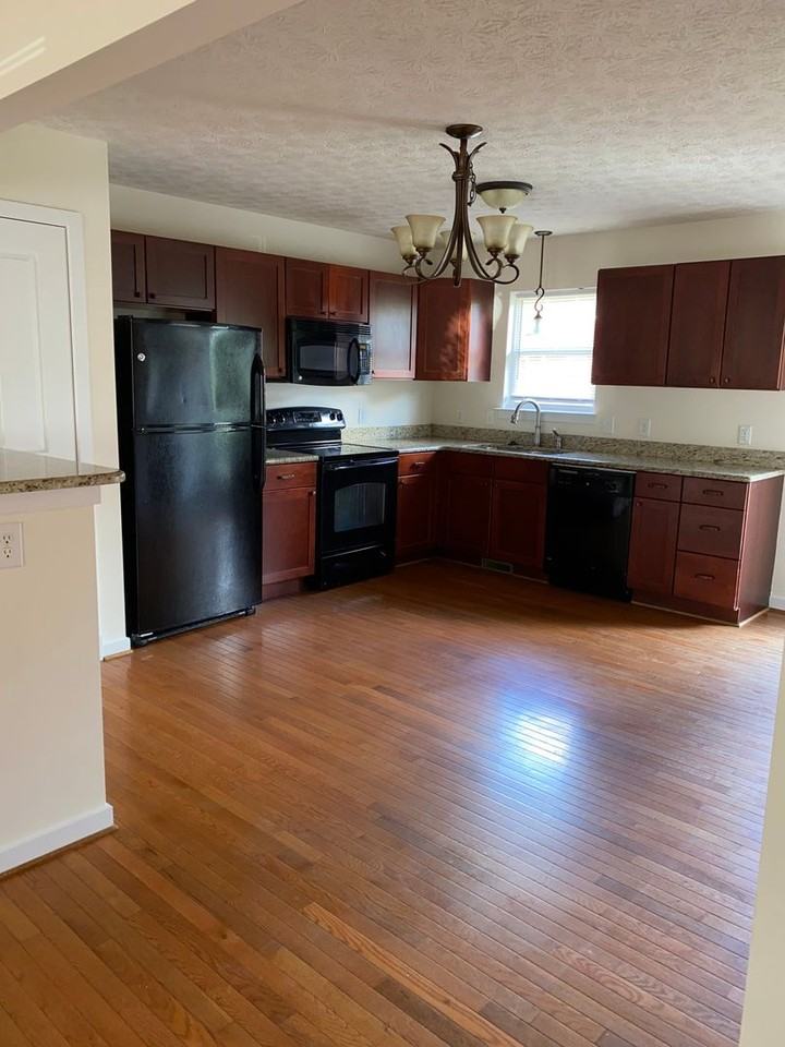 1238 Poets Ct - Photo 3 of 13