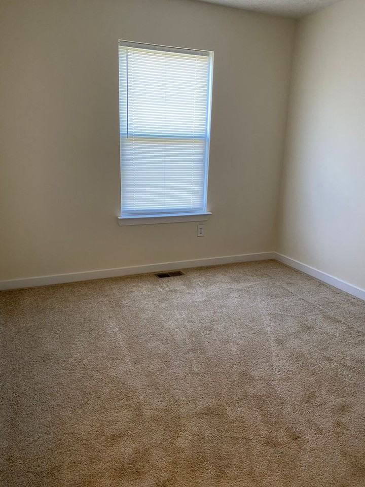 1238 Poets Ct - Photo 6 of 13