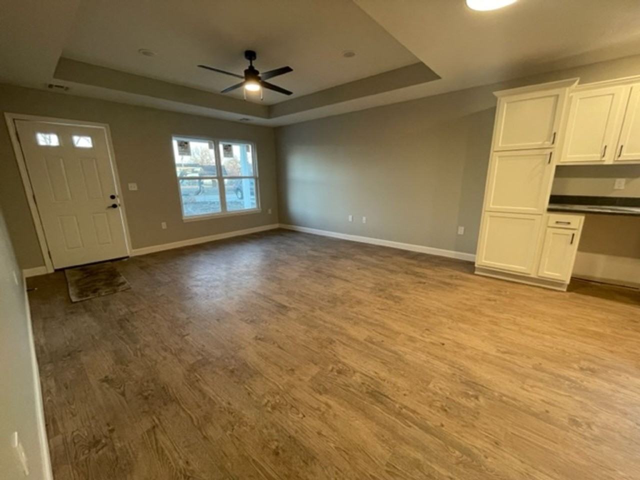 1615 Hill Valley Dr - Photo 2 of 12
