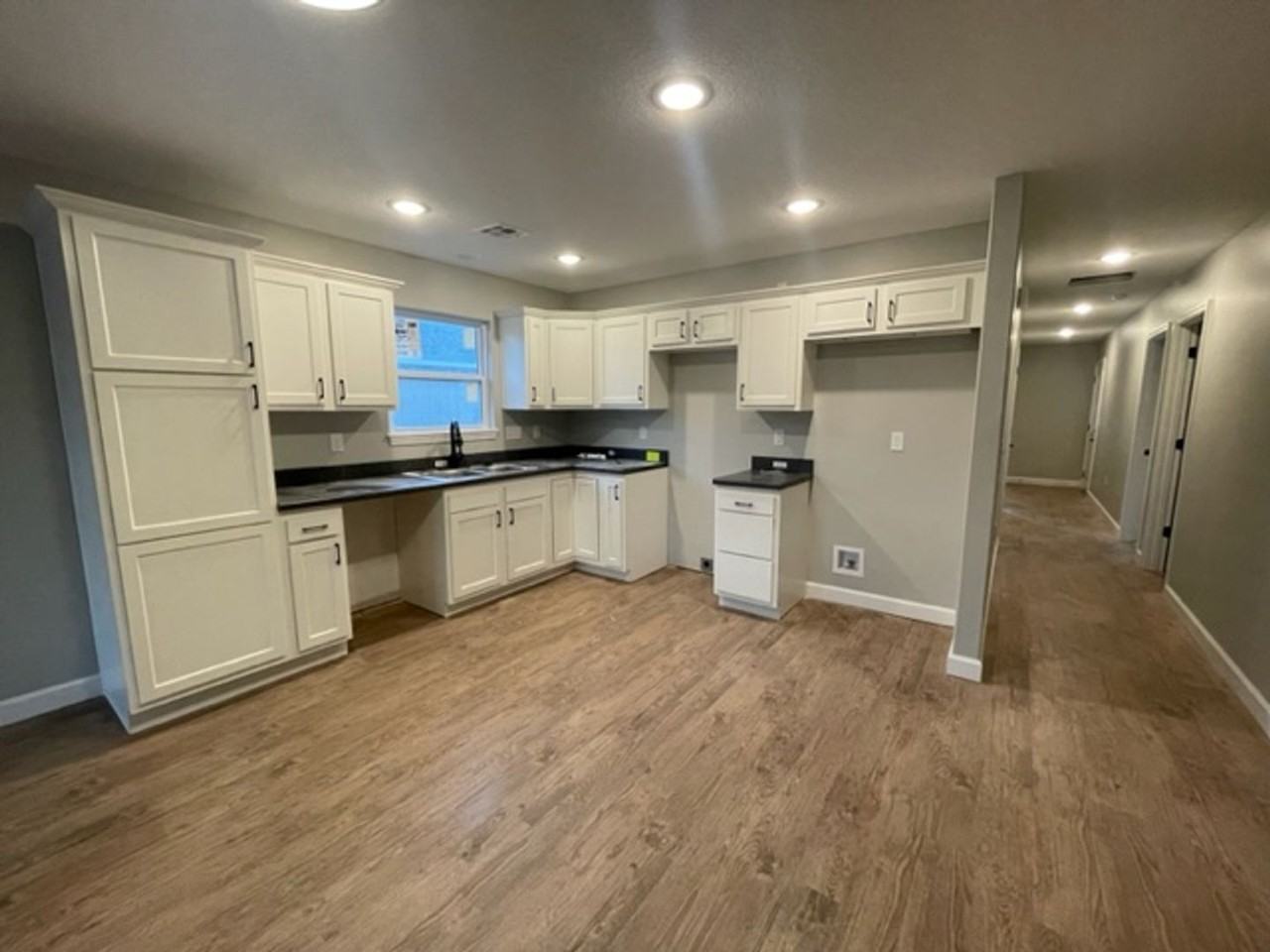 1615 Hill Valley Dr - Photo 3 of 12