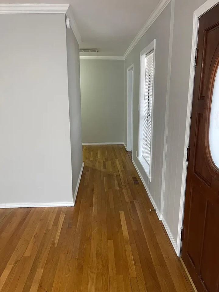 221 W Commercial St - Photo 5 of 16