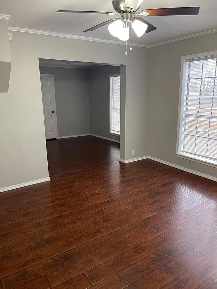 221 W Commercial St - Photo 6 of 16