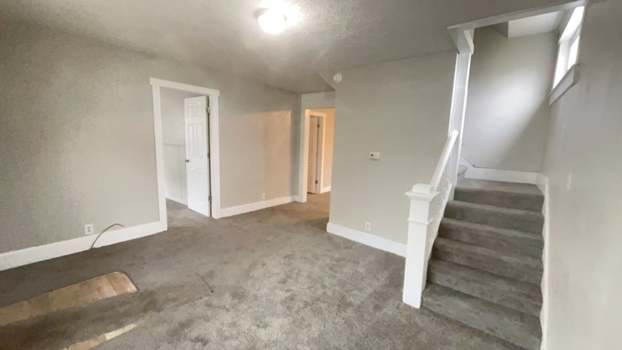 808 N Jefferson St - Photo 3 of 12