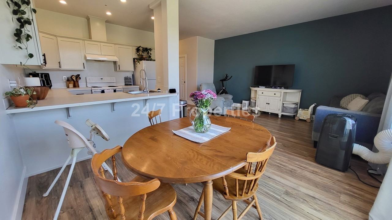 162 Fenton Ave #B - Photo 5 of 17