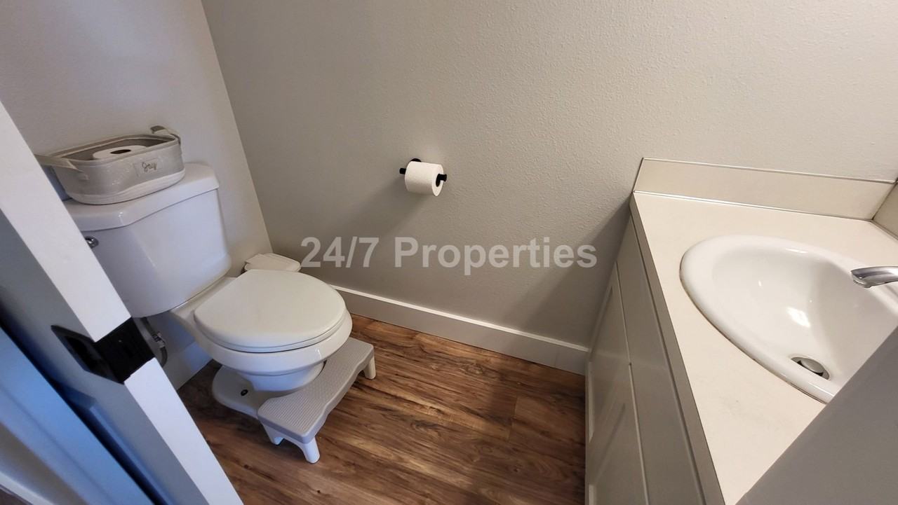 162 Fenton Ave #B - Photo 6 of 17