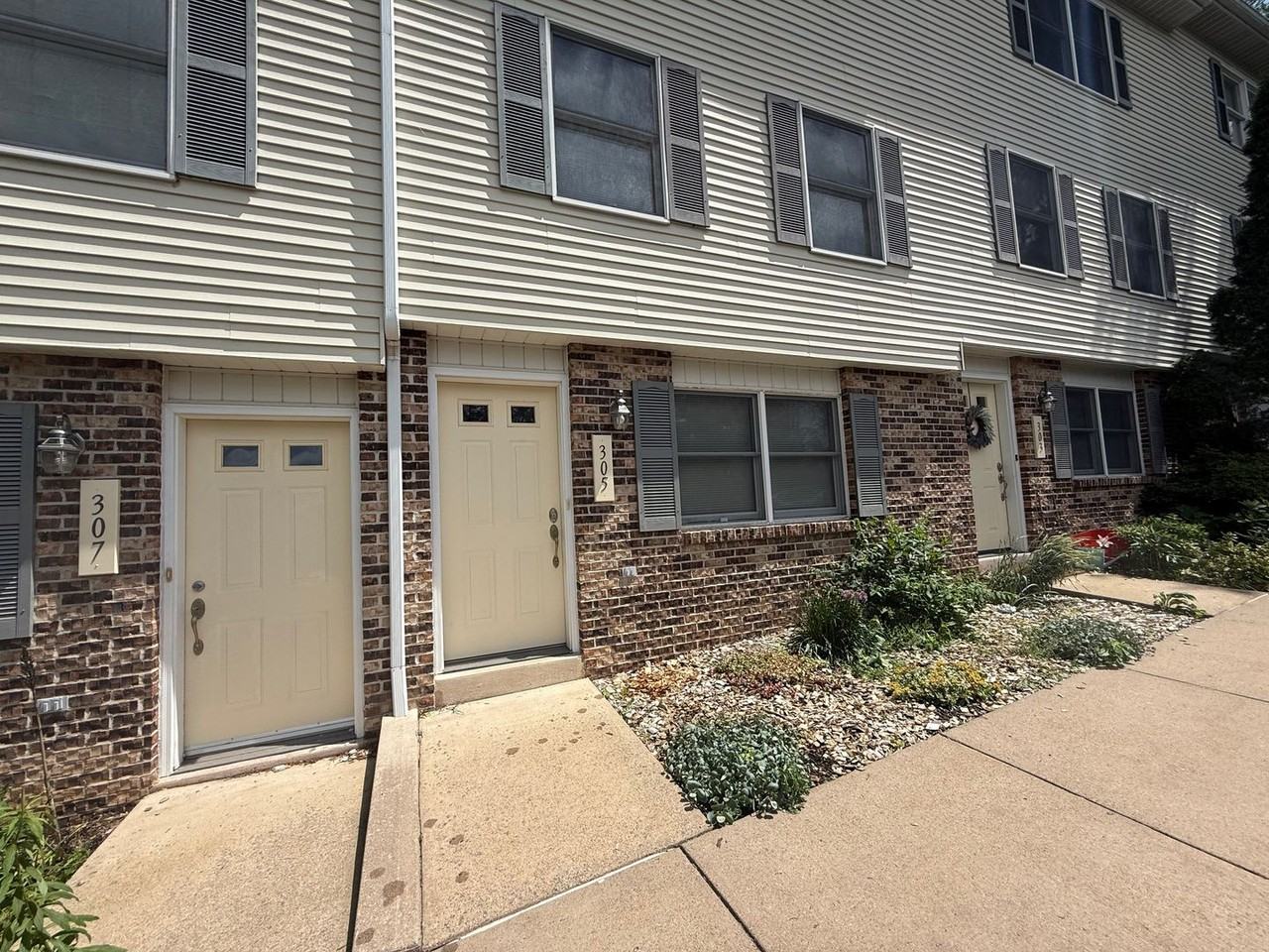305 Hill Dr - Photo 3 of 28