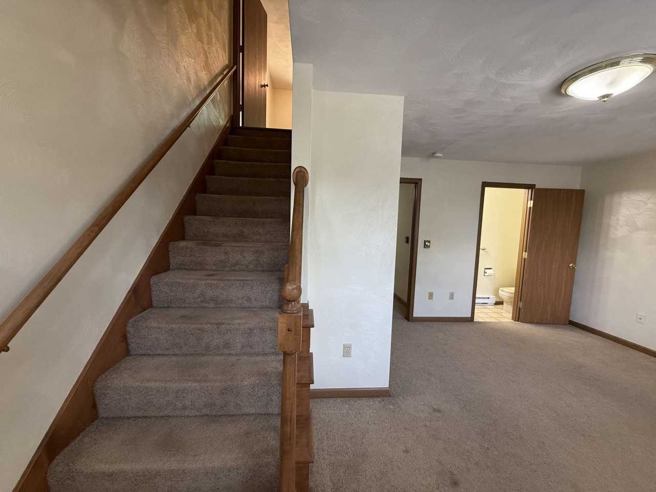 305 Hill Dr - Photo 4 of 28