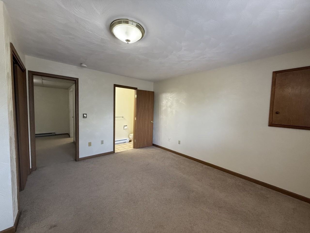 305 Hill Dr - Photo 5 of 28