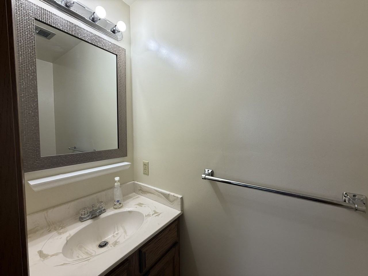305 Hill Dr - Photo 7 of 28