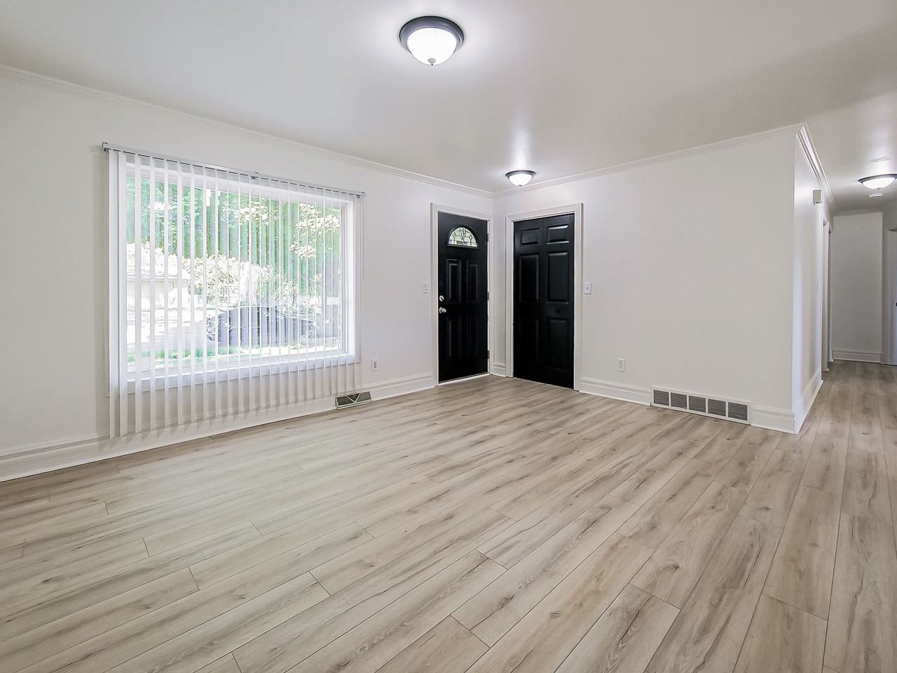 2831 Orenda St - Photo 3 of 31