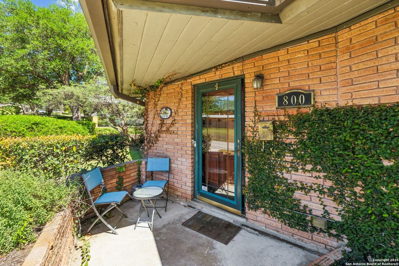 800 Eventide Dr - Photo 3 of 30