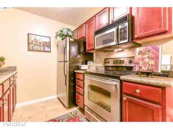 Baywood Villas - Photo 3 of 11