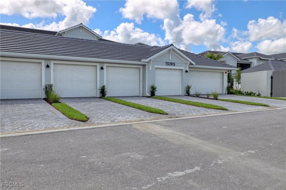 15195 Bluffton Ln Unit 917 #917 - Photo 2 of 25