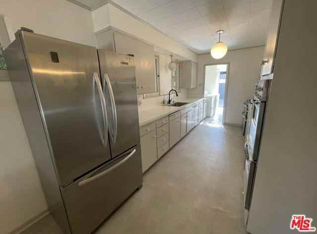 147 S Poinsettia Pl - Photo 2 of 8