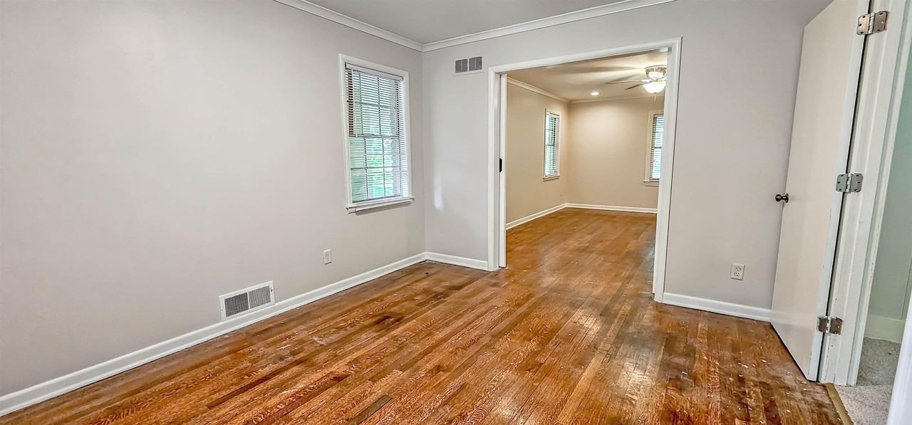 724 Center Dr - Photo 7 of 38