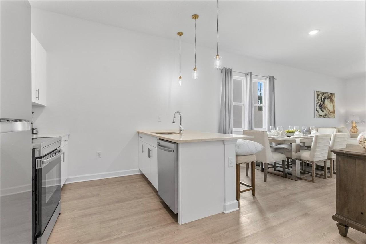 312 FAMAGUSTA DRIVE - Photo 4 of 48