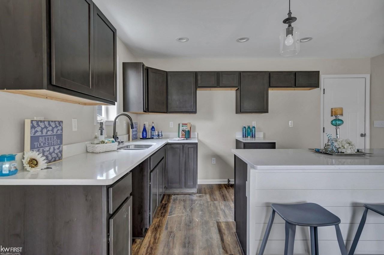 9516 Orchard Lake Dr - Photo 5 of 35