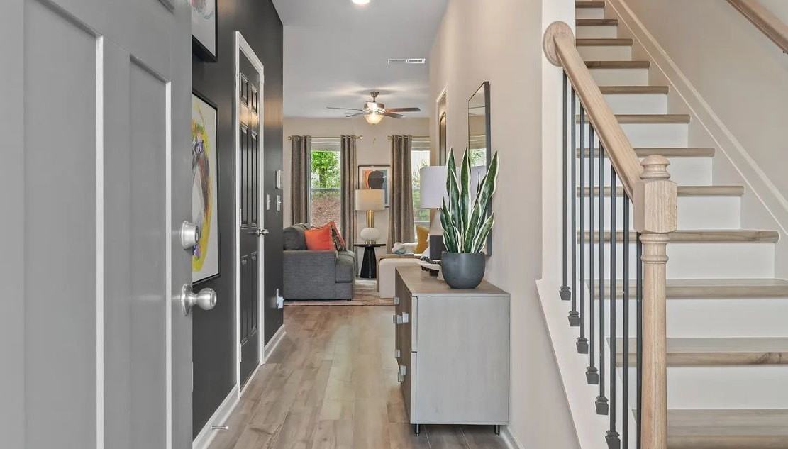 472 Payne Dr - Photo 2 of 13